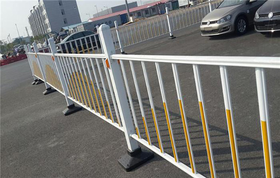 機(jī)非隔離<a href=http://hdauto.net.cn target=_blank class=infotextkey>護(hù)欄</a>